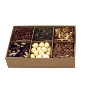 2| Riešutų, saldainių ir arbatos rinkinys (6 pak.), 1 235 g (315 x 215 x 80 mm)