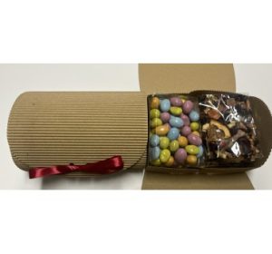 80| Arbatos ir traškių žemės riešutų su juoduoju šokoladu skrynelė, 300 g, (140 x 100 x 70 mm)