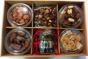 2| "Bičiulių" dovana su medumi, 1070 g (315 x 215 x 80 mm)