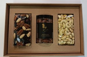 2| Riešutų ir riešutų ir uogų mišinio rinkinys, 725 g, (315 x 215 x 80 mm)