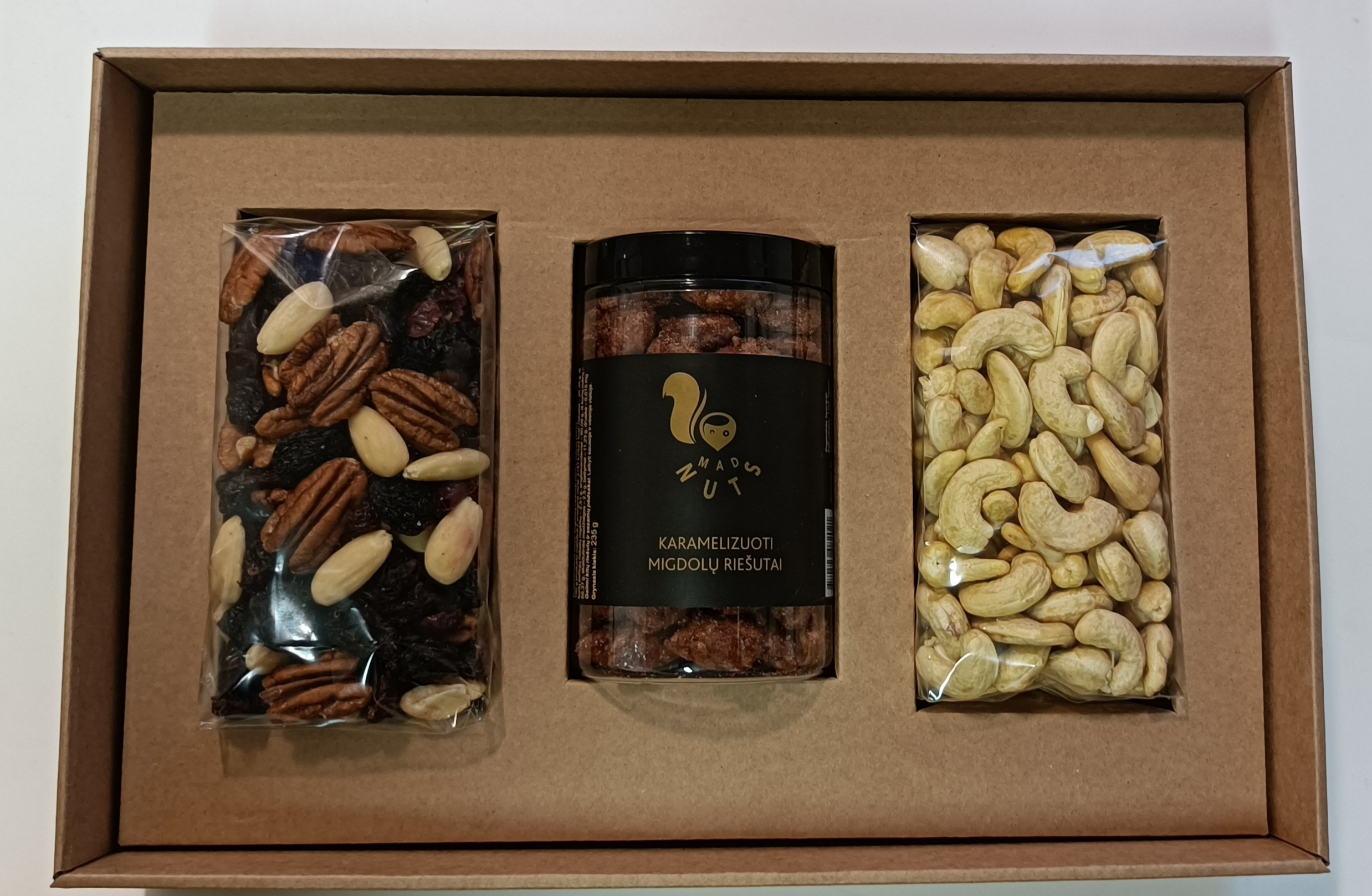 2| Riešutų ir riešutų ir uogų mišinio rinkinys, 725 g, (315 x 215 x 80 mm)