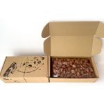 4| Dovana "Karamelizuoti migdolai siuntinukas", 700 g (219 x 179 x 105 mm)