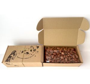 4| Dovana "Karamelizuoti migdolai siuntinukas", 700 g (219 x 179 x 105 mm)