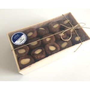 Figų "kąsniukai" su migdolais medinėje dėžutėje (be glitimo), 500 g (Ispanija)