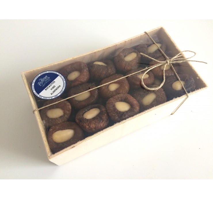 Figų "kąsniukai" su migdolais medinėje dėžutėje (be glitimo), 500 g (Ispanija)